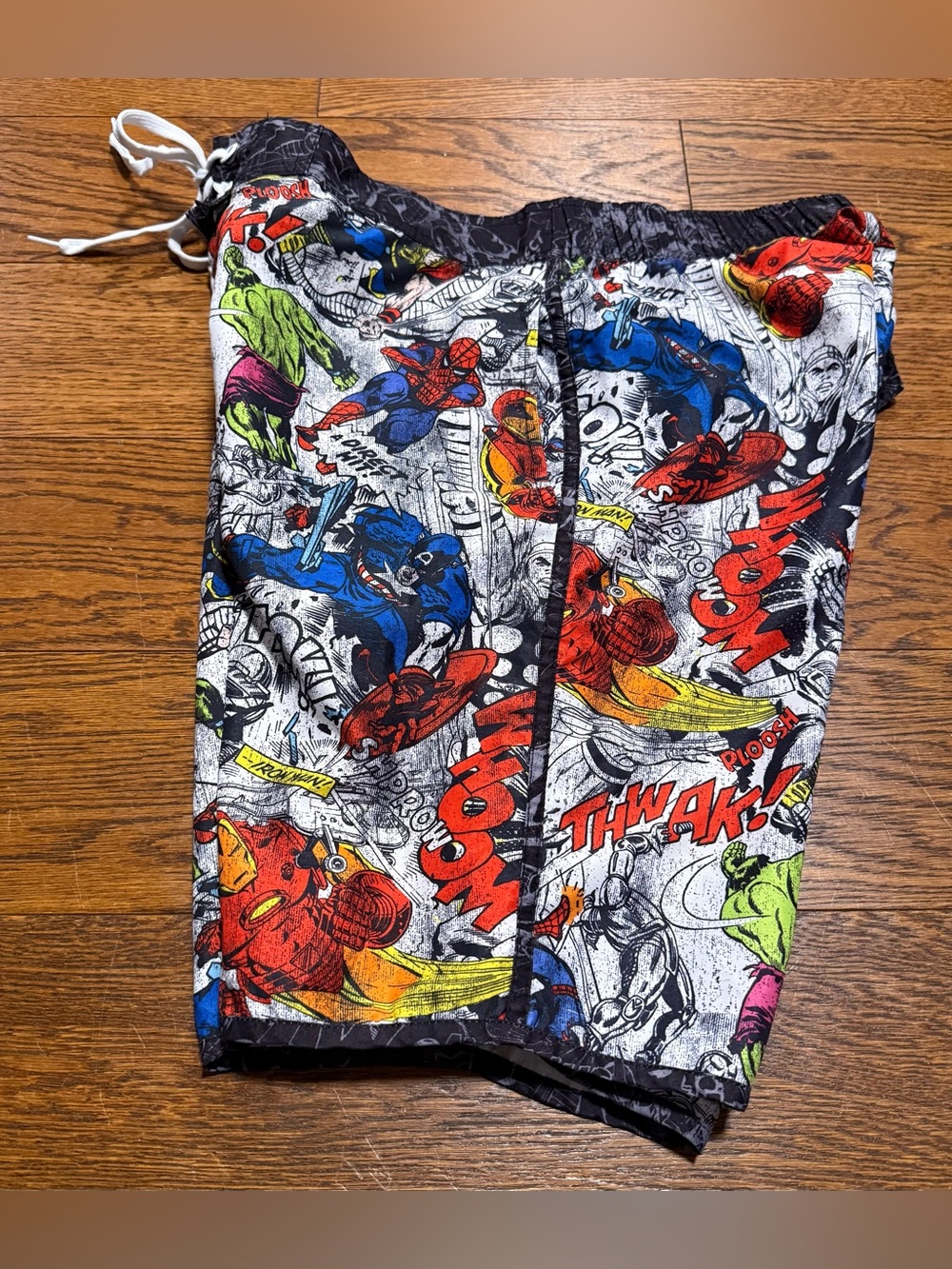 Marvel Hero’s Men's Swim Trunks Board Shorts Mesh Lined All-Over Print Size M